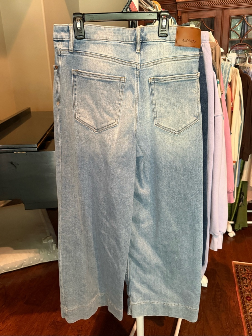 Hidden Jeans - Picture 5 of 6